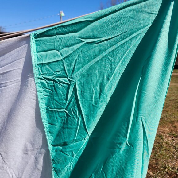 King/queen size comforter with matching pillow shams and bedskirt - Picture 15 of 15